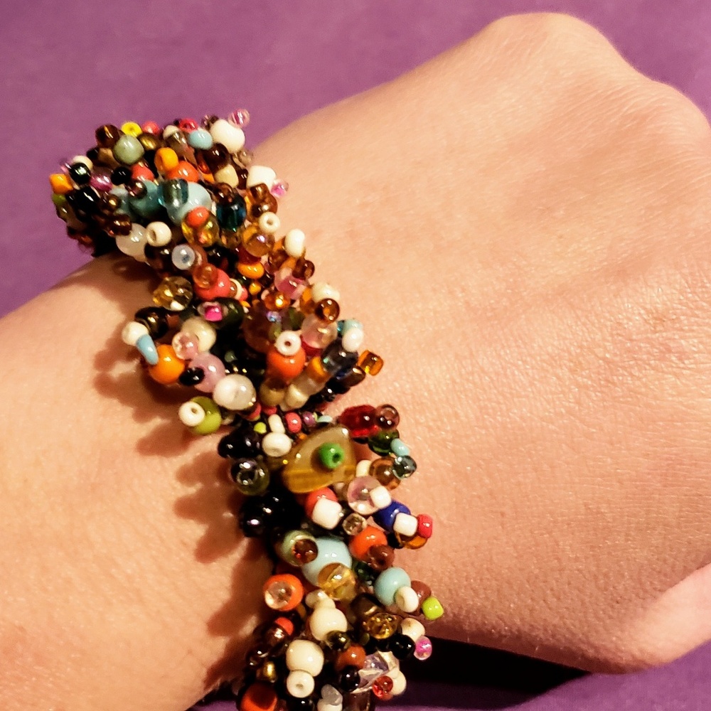 Magnetic catapillar bracelet